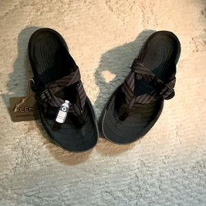 KEEN Fitflop Walkstar Toe-post Sandal #1022508 Black